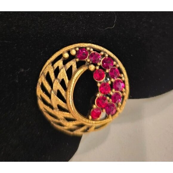 Vintage Mid-Century Gold-Tone Clip-On Earrings Red Rhinestones Circular Design - Picture 5 of 8